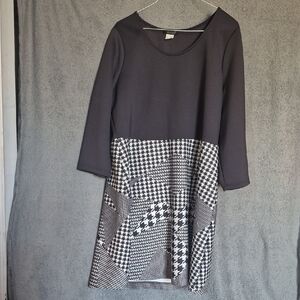 Venus Dress With Houndtooth Pattern Funky Black And White